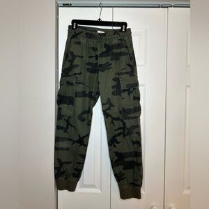ARITZIA TNA army joggers size xs